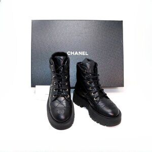 CHANEL 38.5 Quilted Combat Ankle Moto Boot Black CC Logo 24A